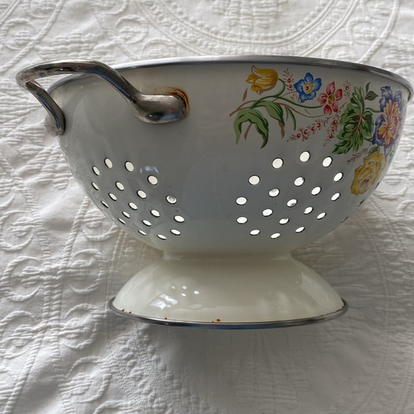 Vintage Enamel Colander - Picture 8 of 9